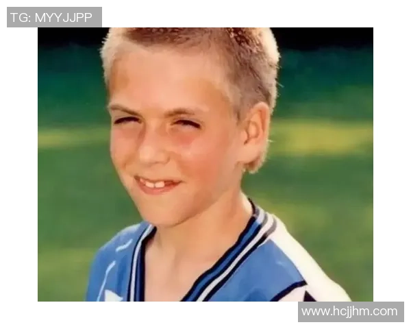 从童年到巨星：盘点十大足球球星的成长故事与童年照